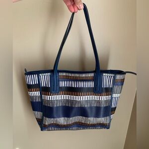 Fossil Emma Tote with matching wallet
Blue and brown pattern